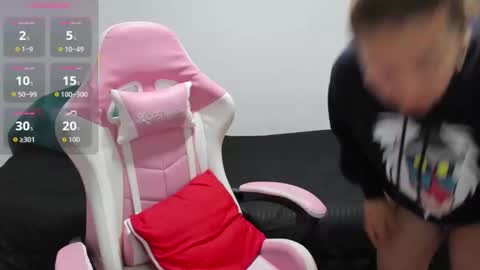 Snapshot of hottychrystal chatting on 03-10-26, 12:10 hottychrystal online show from 03-10-26, 12:10