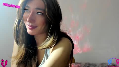 Snapshot of hottycrishinaxx chatting on 01-19-25, 11:45 crishinahotty online show from 01-19-25, 11:45