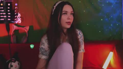 Snapshot of howtomeow chatting on 09-22-25, 05:15 Mia online show from 09-22-25, 05:15