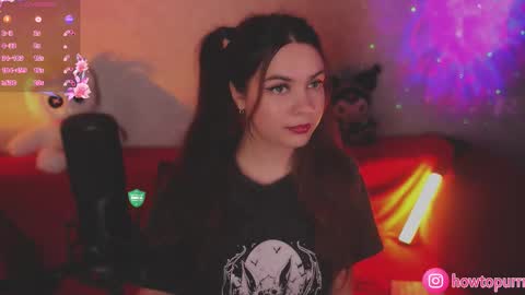 Snapshot of howtomeow chatting on 10-12-25, 04:28 Mia online show from 10-12-25, 04:28