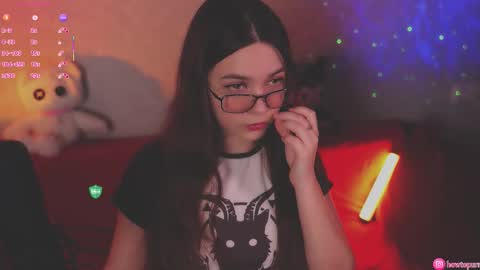 Snapshot of howtomeow chatting on 10-22-25, 04:51 Mia online show from 10-22-25, 04:51