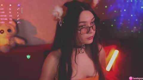 Snapshot of howtomeow chatting on 10-23-25, 05:01 Mia online show from 10-23-25, 05:01