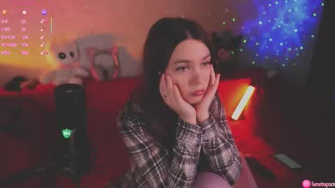 Snapshot of howtomeow chatting on 11-06-25, 05:03 Mia online show from 11-06-25, 05:03