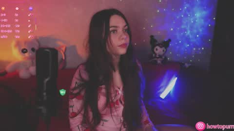 Snapshot of howtomeow chatting on 11-09-25, 05:11 Mia online show from 11-09-25, 05:11