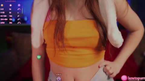 Snapshot of howtomeow chatting on 11-19-25, 05:46 Mia online show from 11-19-25, 05:46