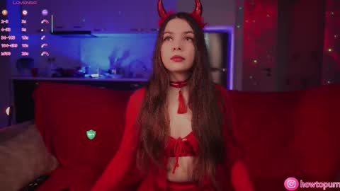 Snapshot of howtomeow chatting on 12-03-25, 05:11 Mia online show from 12-03-25, 05:11