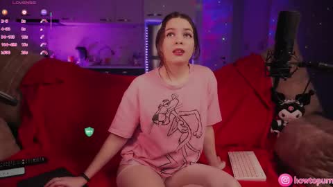 Snapshot of howtomeow chatting on 12-04-25, 04:59 Mia online show from 12-04-25, 04:59