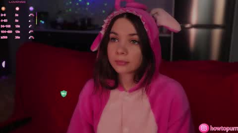 Snapshot of howtomeow chatting on 12-16-25, 05:07 Mia online show from 12-16-25, 05:07