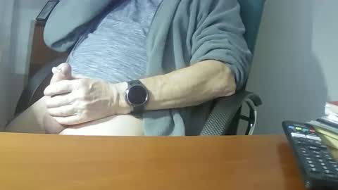 Snapshot of hpeter111 chatting on 02-08-25, 07:27 Peter online show from 02-08-25, 07:27