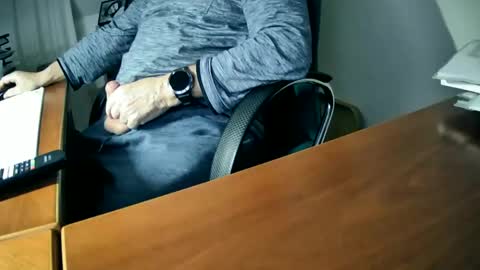 Snapshot of hpeter111 chatting on 02-21-25, 06:26 Peter online show from 02-21-25, 06:26