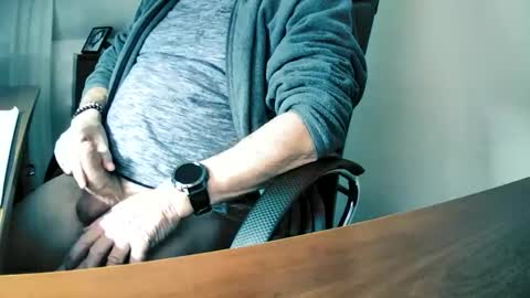 Snapshot of hpeter111 chatting on 12-21-25, 10:39 Peter online show from 12-21-25, 10:39