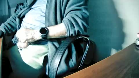 Snapshot of hpeter111 chatting on 01-12-26, 10:48 Peter online show from 01-12-26, 10:48