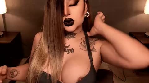 Snapshot of hubadera chatting on 10-31-25, 01:17 hubadera online show from 10-31-25, 01:17