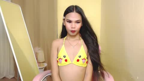 Snapshot of hugeasiancockandrea chatting on 01-24-25, 11:37 drea  online show from 01-24-25, 11:37