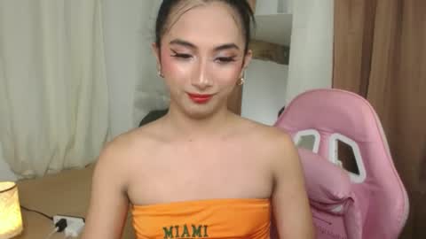 Snapshot of hugeasiancockandrea chatting on 02-14-25, 07:54 drea  online show from 02-14-25, 07:54