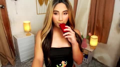 Snapshot of hugeasiancockandrea chatting on 10-26-25, 01:50 drea  online show from 10-26-25, 01:50