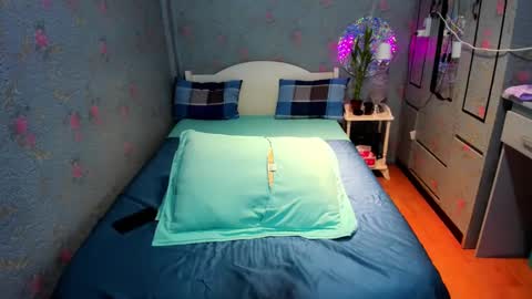 hugecock_emma online show from 01-25-25, 06:24