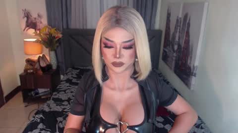 Christine online show from 01-12-25, 02:52