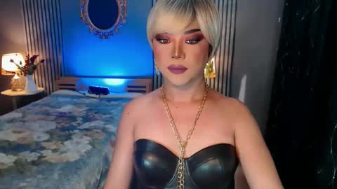 Christine online show from 10-25-25, 01:24