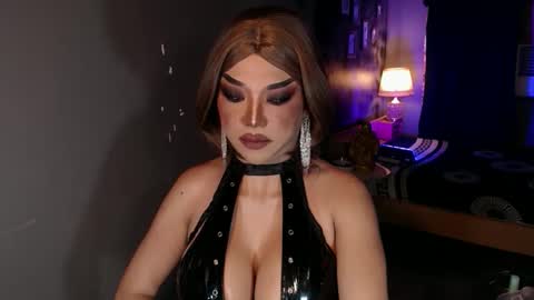 Snapshot of hugecockchristine chatting on 01-06-26, 08:45 Christine online show from 01-06-26, 08:45