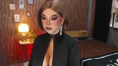 Snapshot of hugecockchristine chatting on 01-09-26, 02:36 Christine online show from 01-09-26, 02:36