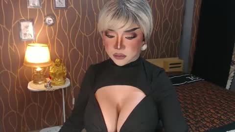 Snapshot of hugecockchristine chatting on 01-11-26, 07:57 Christine online show from 01-11-26, 07:57