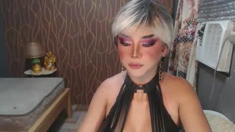 Snapshot of hugecockchristine chatting on 03-07-26, 06:32 Christine online show from 03-07-26, 06:32