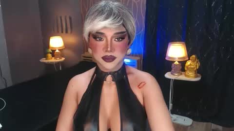 Snapshot of hugecockchristine chatting on 03-12-26, 08:04 Christine online show from 03-12-26, 08:04