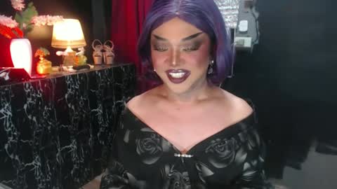 Snapshot of hugecockchristine chatting on 06-13-26, 05:38 Christine online show from 06-13-26, 05:38