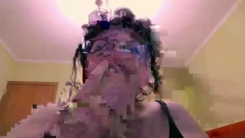 Snapshot of hugetitsxxx chatting on 12-12-24, 07:04 HugeTitsXXX online show from 12-12-24, 07:04