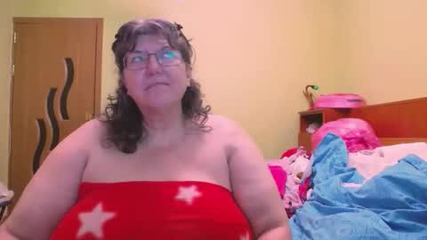 Snapshot of hugetitsxxx chatting on 10-14-25, 12:11 HugeTitsXXX online show from 10-14-25, 12:11