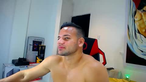 Snapshot of hugo_19cm chatting on 11-22-25, 05:06 hugo19cm online show from 11-22-25, 05:06