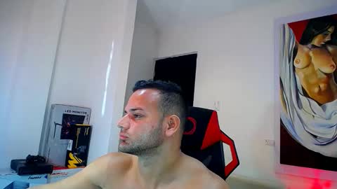 Snapshot of hugo_19cm chatting on 11-22-25, 05:34 hugo19cm online show from 11-22-25, 05:34