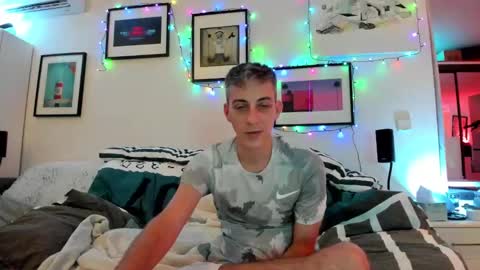 Snapshot of hugolandcam chatting on 12-21-24, 08:54 Hugo online show from 12-21-24, 08:54