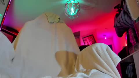 Snapshot of hugolandcam chatting on 12-26-24, 12:25 Hugo online show from 12-26-24, 12:25