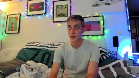 Snapshot of hugolandcam chatting on 12-29-24, 09:09 Hugo online show from 12-29-24, 09:09