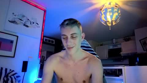 Snapshot of hugolandcam chatting on 01-07-25, 11:56 Hugo online show from 01-07-25, 11:56