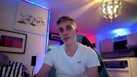 Snapshot of hugolandcam chatting on 01-08-25, 11:41 Hugo online show from 01-08-25, 11:41