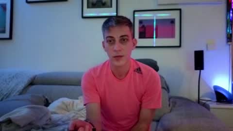 Snapshot of hugolandcam chatting on 01-19-25, 08:19 Hugo online show from 01-19-25, 08:19