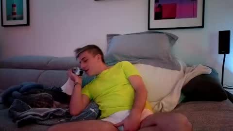 Snapshot of hugolandcam chatting on 02-01-25, 07:55 Hugo online show from 02-01-25, 07:55