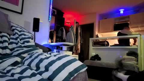 Snapshot of hugolandcam chatting on 02-07-25, 08:42 Hugo online show from 02-07-25, 08:42