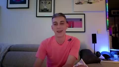 Snapshot of hugolandcam chatting on 02-09-25, 08:24 Hugo online show from 02-09-25, 08:24