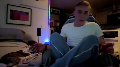 Snapshot of hugolandcam chatting on 02-10-25, 11:34 Hugo online show from 02-10-25, 11:34