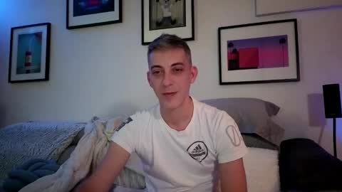 Snapshot of hugolandcam chatting on 02-12-25, 09:01 Hugo online show from 02-12-25, 09:01