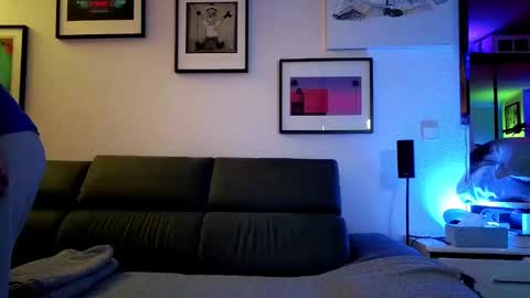 Snapshot of hugolandcam chatting on 02-20-25, 08:58 Hugo online show from 02-20-25, 08:58