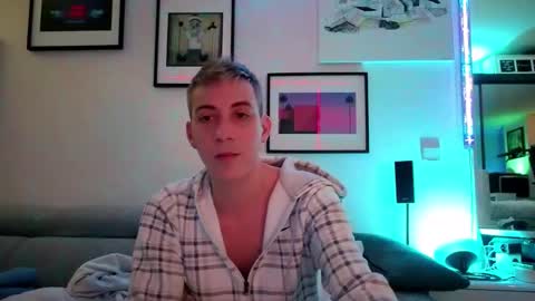 Snapshot of hugolandcam chatting on 03-02-25, 03:48 Hugo online show from 03-02-25, 03:48