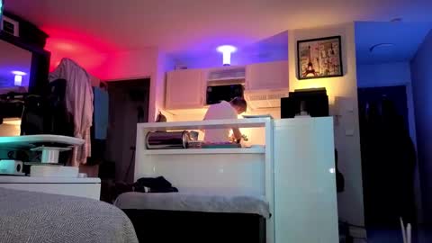 Snapshot of hugolandcam chatting on 03-04-25, 08:38 Hugo online show from 03-04-25, 08:38