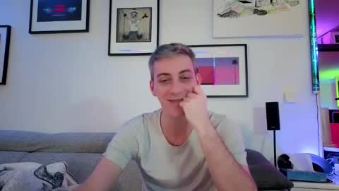 Snapshot of hugolandcam chatting on 03-09-25, 12:00 Hugo online show from 03-09-25, 12:00