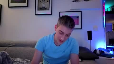 Snapshot of hugolandcam chatting on 03-09-25, 08:31 Hugo online show from 03-09-25, 08:31