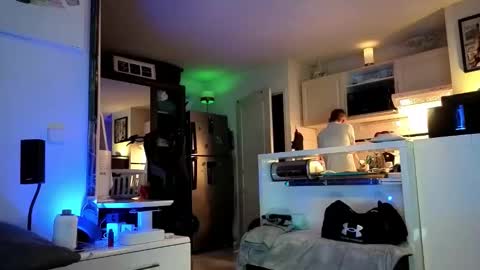 Snapshot of hugolandcam chatting on 09-14-25, 08:30 Hugo online show from 09-14-25, 08:30